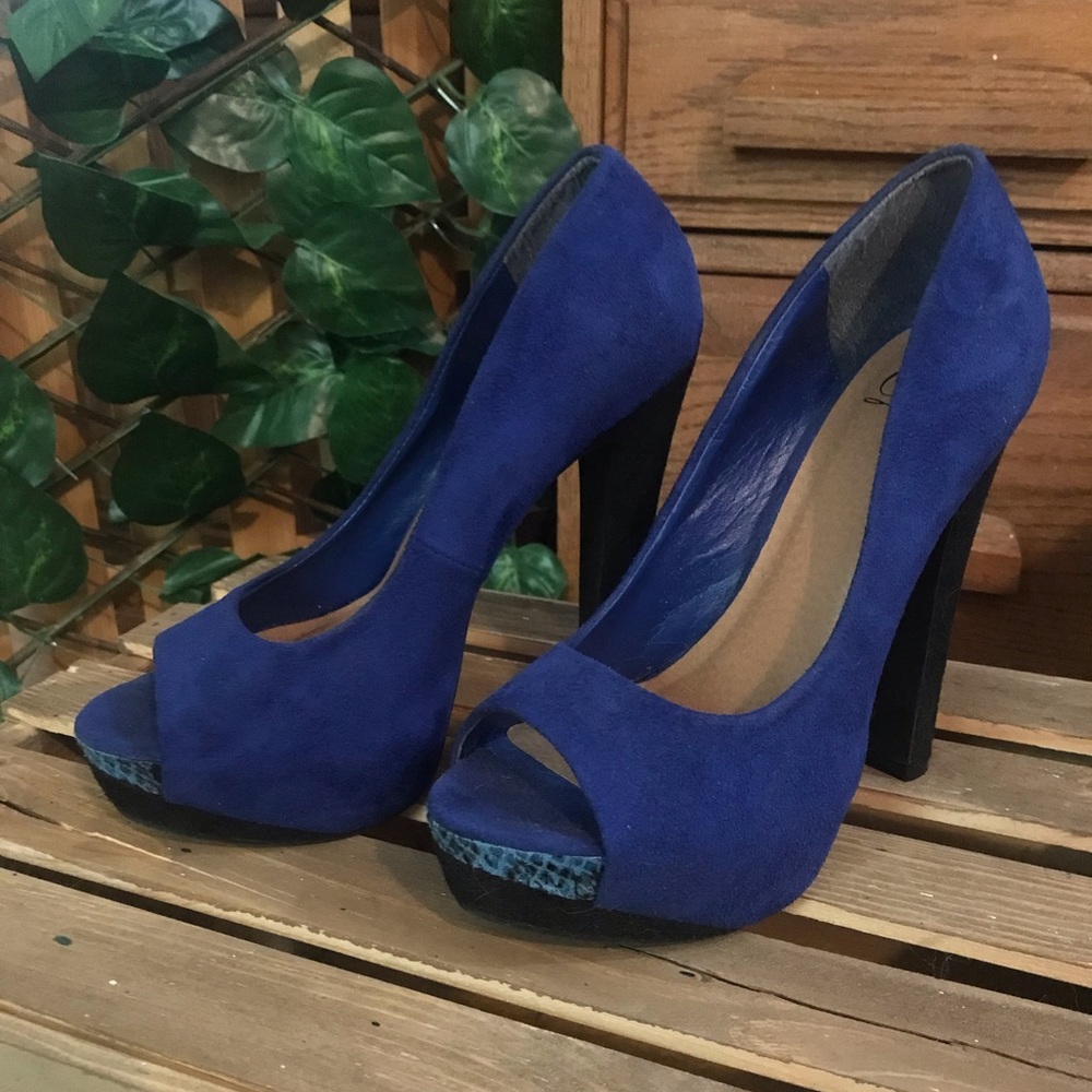 COPY - Platform peep toe pumps size 8 Blue